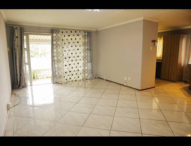 3 BEDROOM SIMPLEX FOR SALE IN MALVERN